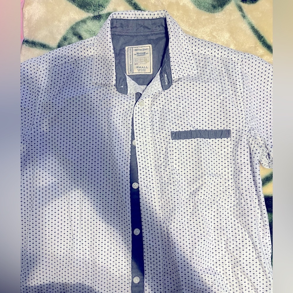 Short sleeve button down